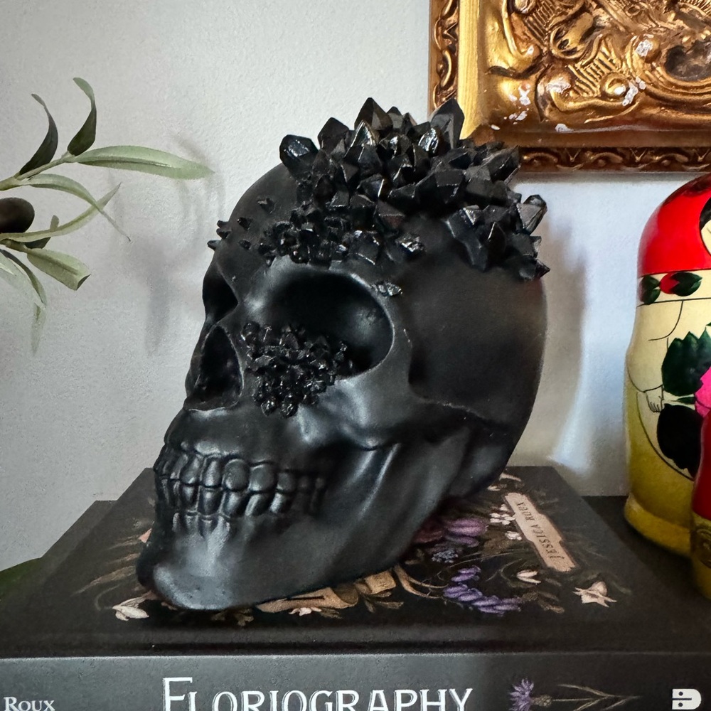 Black Crystal Skull Halloween Decor